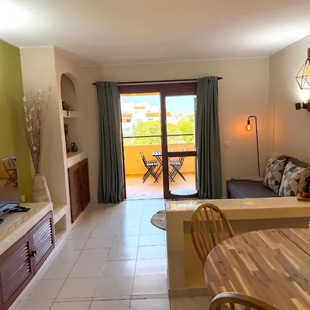 Apartament Authentic Apartment, 2 Lovely Private Balconies