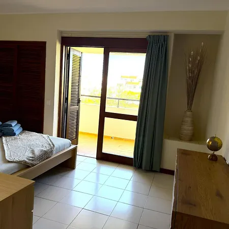Authentic Apartment, 2 Lovely Private Balconies Apartament