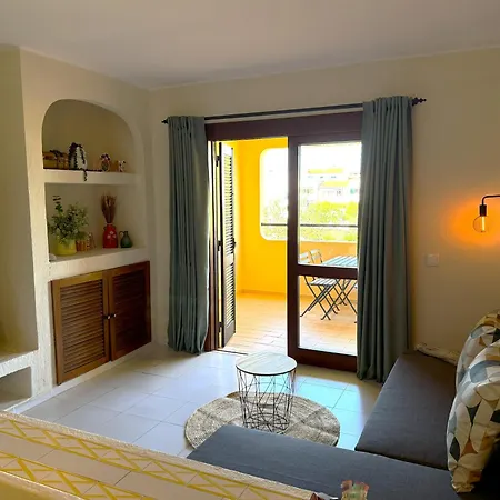 Authentic Apartment, 2 Lovely Private Balconies