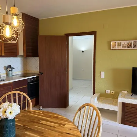 Apartament Authentic Apartment, 2 Lovely Private Balconies