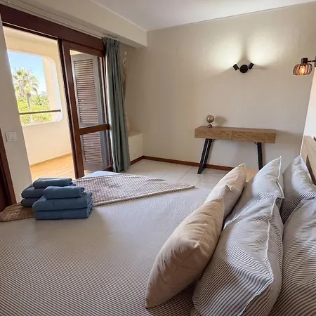 Апартаменты Authentic Apartment, 2 Lovely Private Balconies Албуфейра