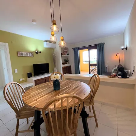 Authentic Apartment, 2 Lovely Private Balconies Appartamento