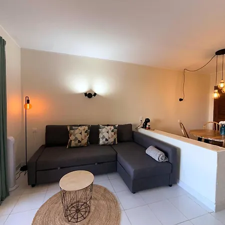 Authentic Apartment, 2 Lovely Private Balconies Appartamento
