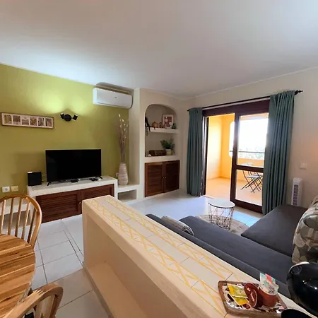 Authentic Apartment, 2 Lovely Private Balconies *